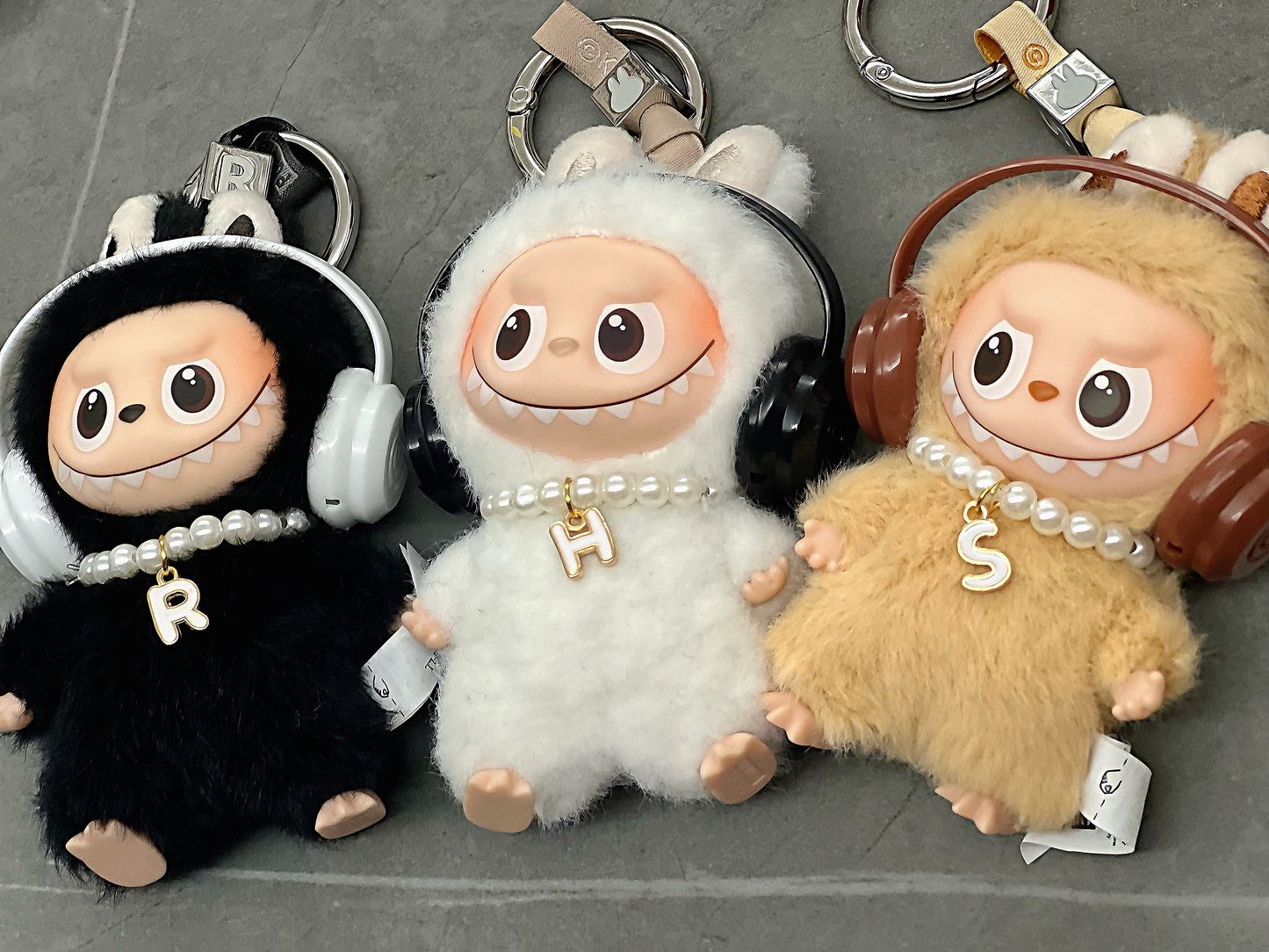THE MONSTERS Generation 4 Alphabet Pearl Necklace