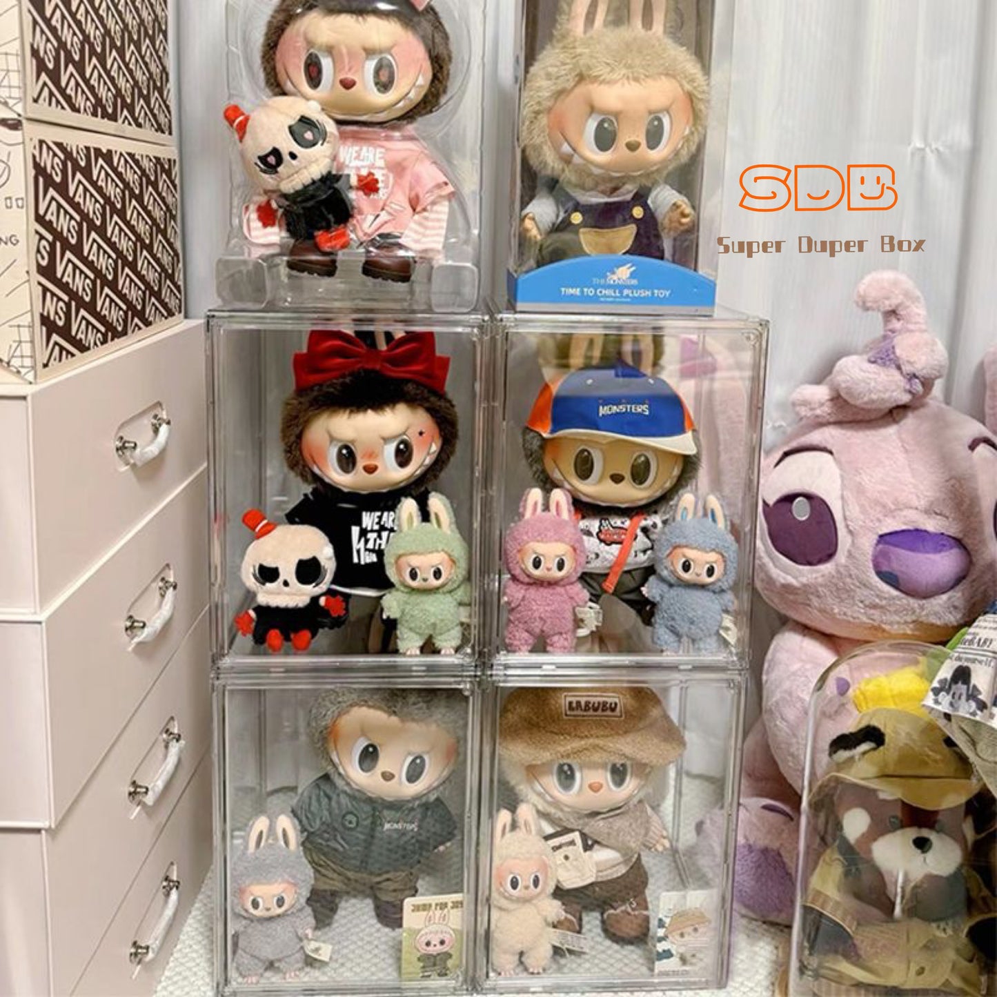 Handheld storage box, transparent display box, dustproof box