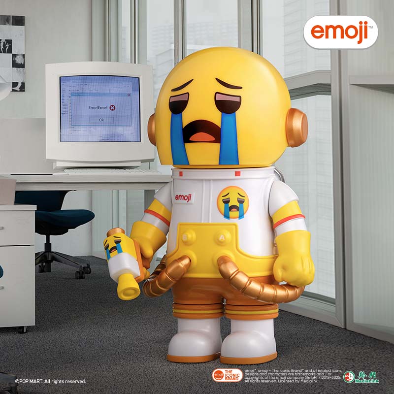 MEGA SPACE MOLLY 100% × Emoji Series