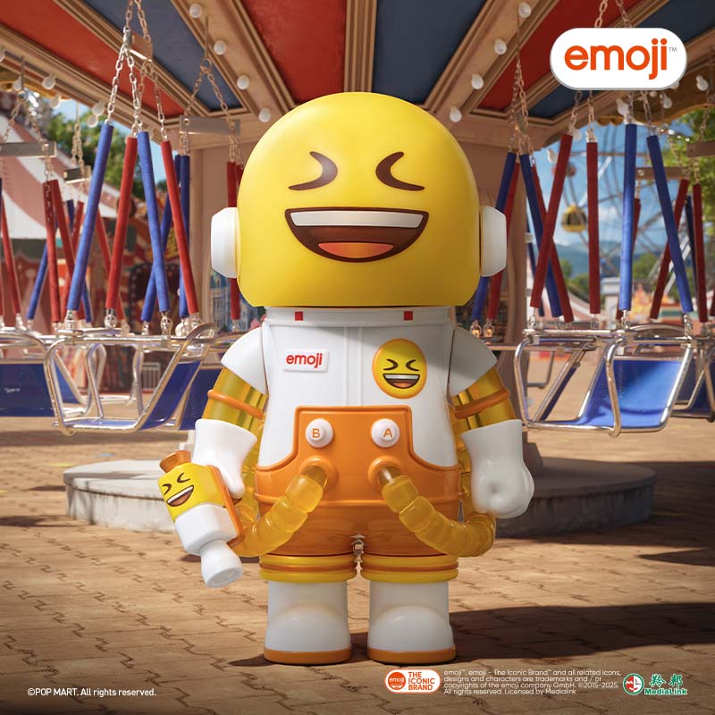 MEGA SPACE MOLLY 100% × Emoji Series